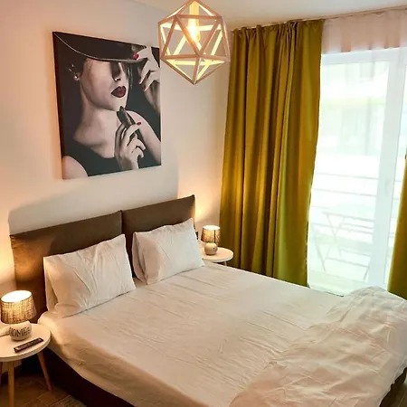 Апартаменты Orizont Sea View Apartment- N Pools Мамая